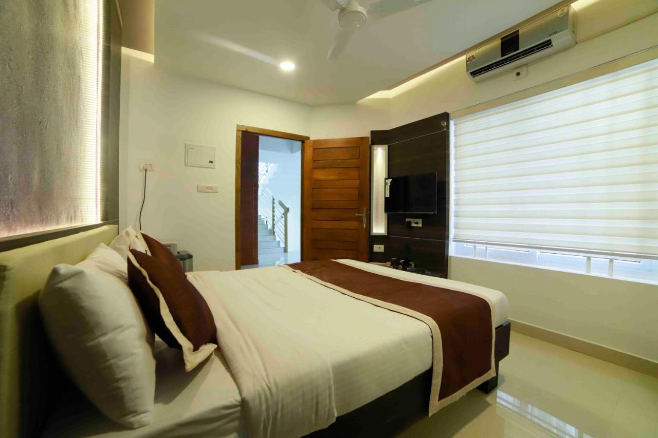 Ambalath Maple Leaves Home Guruvayur Bagian luar foto